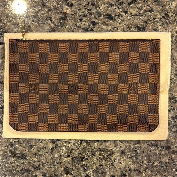 Louis Vuitton Damier Ebene Neverful Pouch - Picture 2 of 14